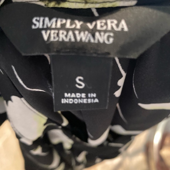 Final sale Simply Vera Wang floral pullover size S - Picture 8 of 8